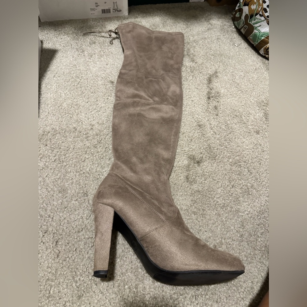 Steve Madden Taupe suede gorgeous boots size 10 in original box